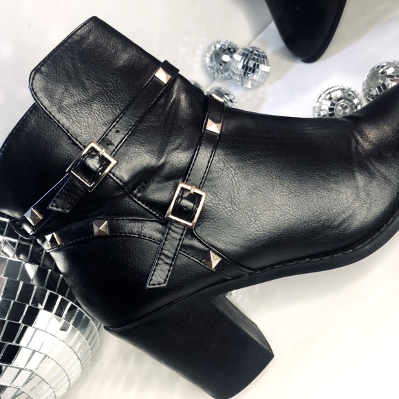 🪩 Studded Heel Bootie. - Picture 4 of 10